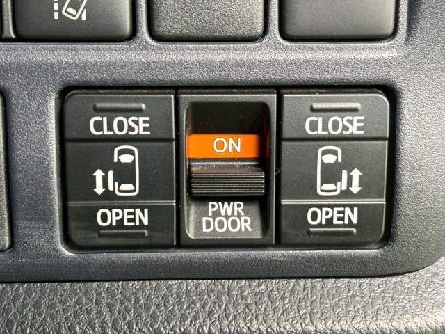 トヨタ ヴォクシーハイブリッドの画像9