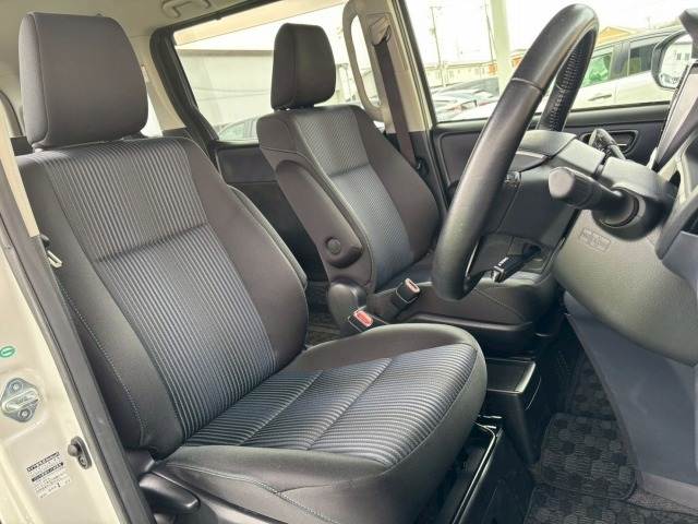 トヨタ ヴォクシーハイブリッドの画像12