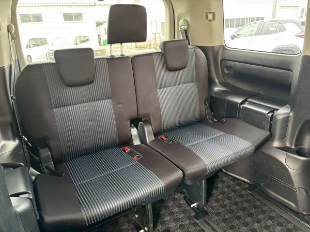 トヨタ ヴォクシーハイブリッドの画像14