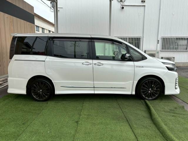 トヨタ ヴォクシーハイブリッドの画像16