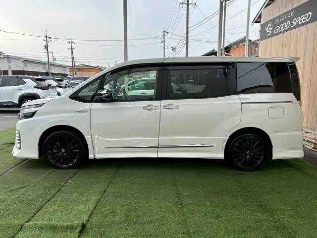 トヨタ ヴォクシーハイブリッドの画像17