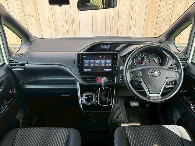 ヴォクシーZS“煌” 内装他