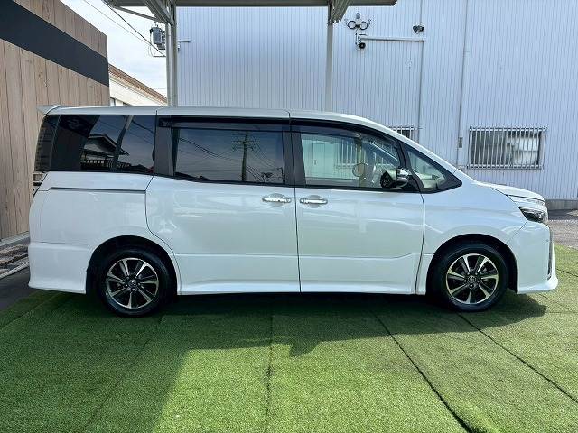 トヨタ ヴォクシーの画像16