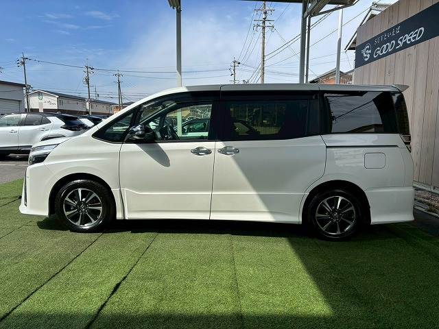 トヨタ ヴォクシーの画像17