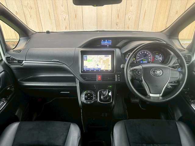 トヨタ エスクァイアハイブリッドの画像3