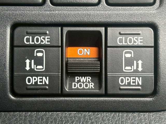 トヨタ エスクァイアハイブリッドの画像8