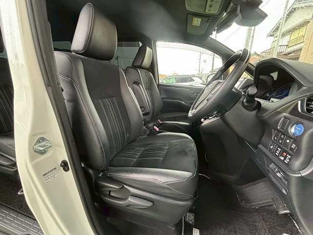 トヨタ エスクァイアハイブリッドの画像12