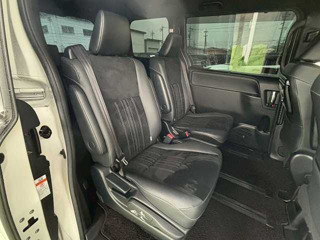 トヨタ エスクァイアハイブリッドの画像13