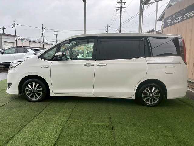 トヨタ エスクァイアハイブリッドの画像16