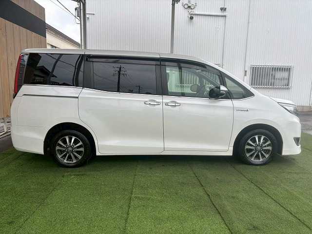 トヨタ エスクァイアハイブリッドの画像17