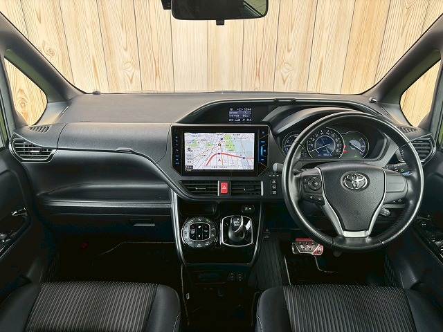 トヨタ&nbsp;ヴォクシーハイブリッドの画像3