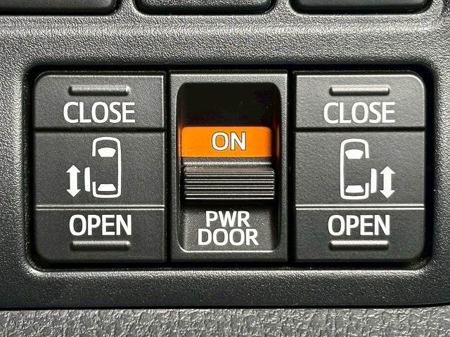 トヨタ&nbsp;ヴォクシーハイブリッドの画像9