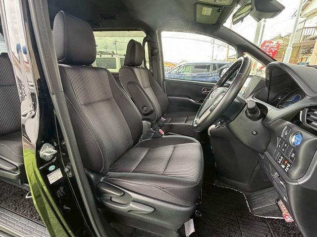 トヨタ&nbsp;ヴォクシーハイブリッドの画像12