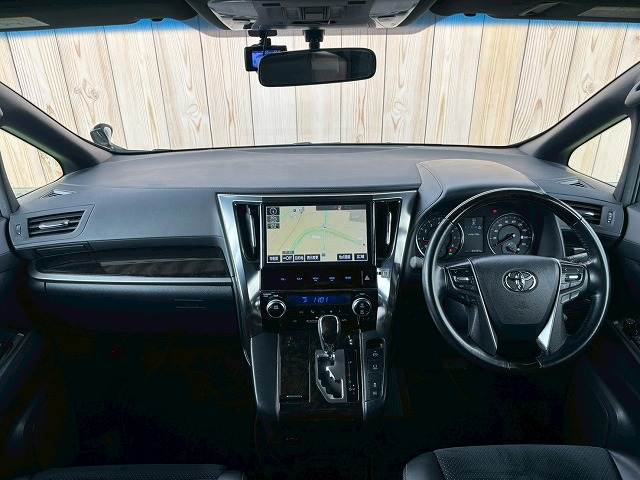 トヨタ&nbsp;アルファードの画像3