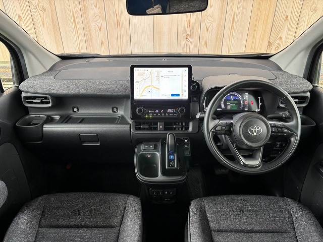 トヨタシエンタハイブリッドハイブリッドＺ　１０．５型ディスプレイ／全周囲／コンフォートＰＫＧ／ＡｐｐｌｅＣａｒＰｌａｙ／ＡＣ１００Ｖ／アダプティブクルコン／衝突軽減／ブラインドスポット／リアトラフィック／ビルトインＥＴＣ／ＬＥＤ／両側電動 内装他