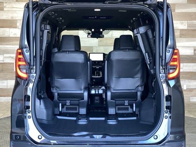 トヨタ ノアハイブリッドの画像13