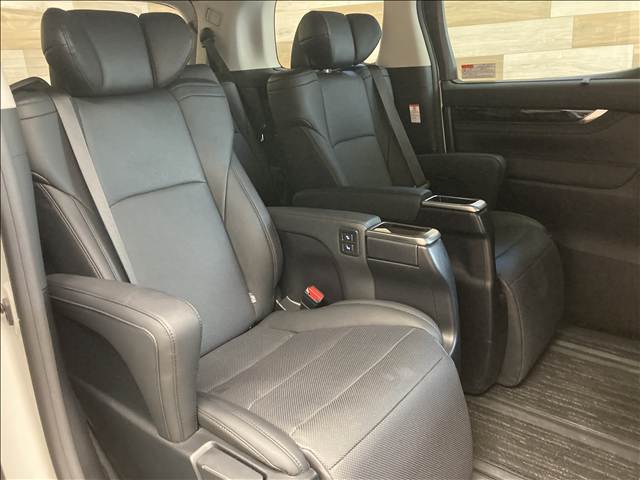 トヨタ ヴェルファイアの画像12