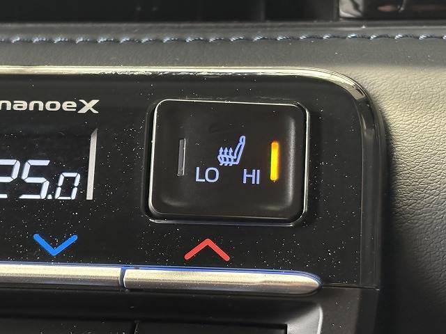 トヨタ ヴォクシーハイブリッドの画像8