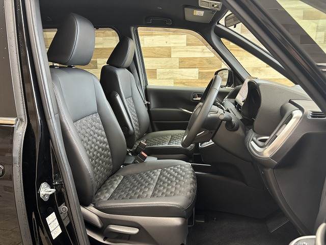 トヨタ ヴォクシーハイブリッドの画像11