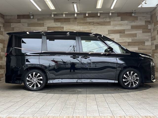 トヨタ ヴォクシーハイブリッドの画像14