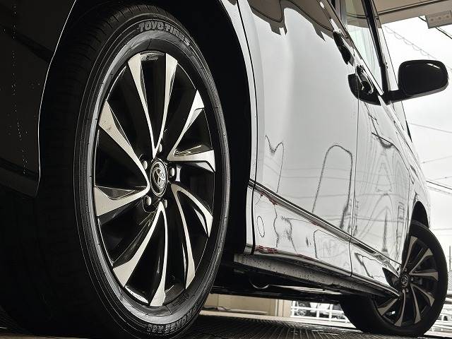 トヨタ ヴォクシーハイブリッドの画像19