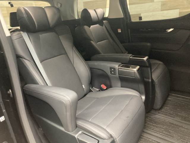 トヨタ アルファードの画像12