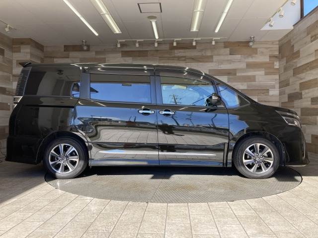 トヨタ ヴォクシーの画像17