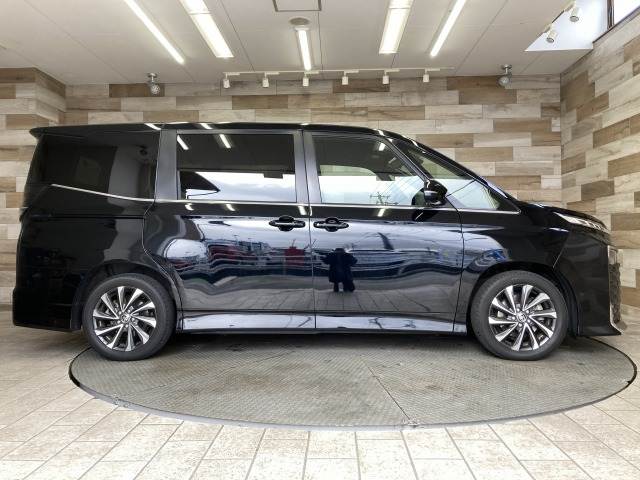 トヨタ ヴォクシーの画像17