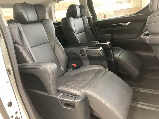 トヨタ アルファードの画像12