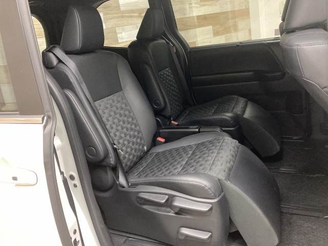 トヨタ&nbsp;ヴォクシーハイブリッドの画像12