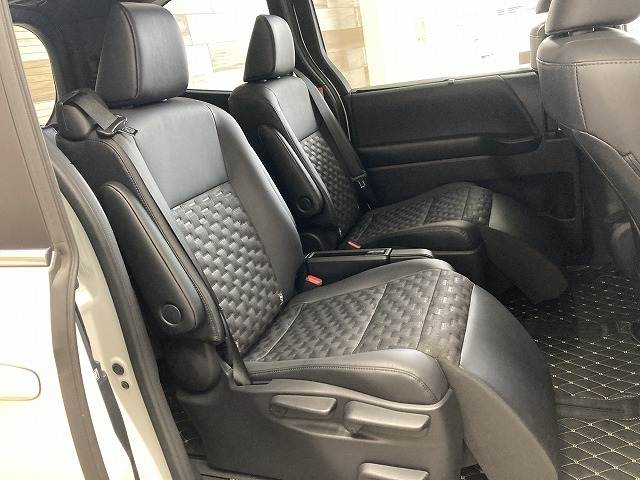 トヨタ&nbsp;ヴォクシーハイブリッドの画像12