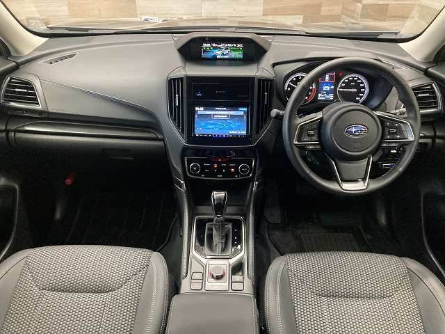 スバルフォレスターXT-エディション アルパインナビ/バックカメラ/視覚拡張/AppleCarPlay/電動リアゲート/デジタルインナーミラー/シートヒーター/ドライブレコーダー/シートメモリ/ETC/ルーフレール/レーダークルーズ 内装他