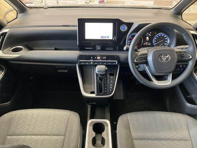 トヨタノアハイブリッドハイブリッドS-G 純正ナビ/バックカメラ/AppleCarPlay/ユニバーサルステップ/AC100V電源/CD・DVDキット/ETC/デジタルインナーミラー/ドライブレコーダー/SZ専用17インチAW 内装他