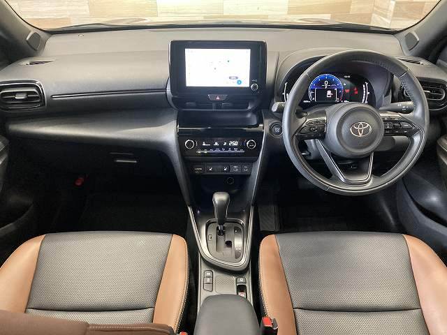 トヨタヤリスクロスZ アドベンチャー 純正ナビ/パノラミックビューモニター/AppleCarPlay/ルーフレール/ブラウンレザー/ブラインドスポットモニター/シートヒーター/ステアリングヒーター/レーダークルーズコントロール/ETC 内装他