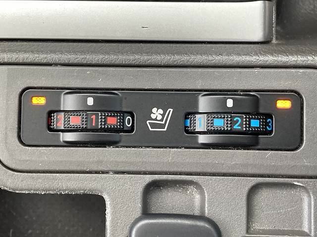 トヨタ ランドクルーザープラドの画像9