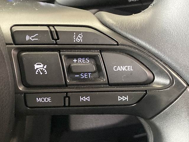 ヤリスクロスハイブリッドＧ　純正８インチディスプレイオーディオ／バックカメラ／ＡｐｐｌｅＣａｒＰｌａｙ／電動リアゲート／ブラインドスポットモニター／レーダークルーズコントロール／クリアランスソナー／衝突軽減ブレーキ／ＥＴＣ 内装他