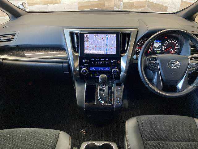 トヨタヴェルファイア2.5 ゴールデンアイズII 純正9インチディスプレイオーディオ/AppleCarPlay/デジタルインナーミラー/両側電動スライドドア/電動リアゲート/ブラインドスポットモニター/3眼LEDヘッドライト/AC100V電源 内装他