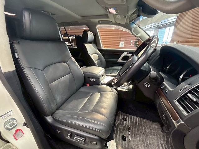 トヨタ ランドクルーザー200系の画像7