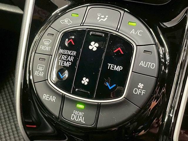 トヨタ ヴォクシーの画像12