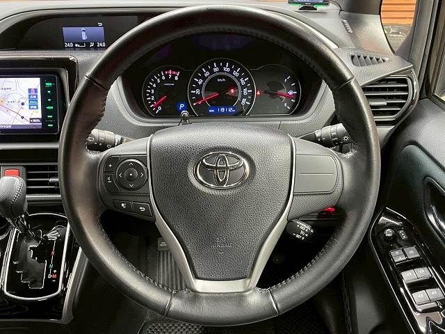 トヨタ ヴォクシーの画像13