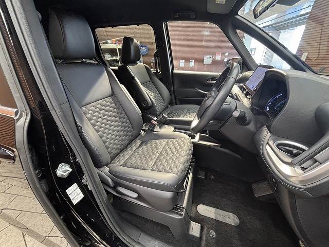 トヨタ ヴォクシーハイブリッドの画像7