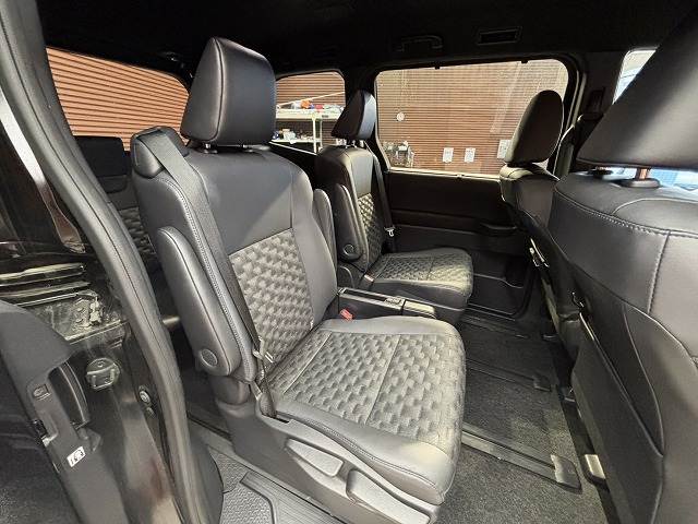 トヨタ ヴォクシーハイブリッドの画像8