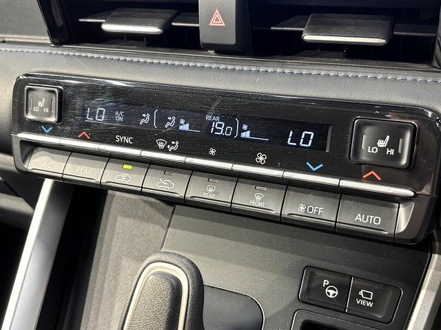 トヨタ ヴォクシーハイブリッドの画像12