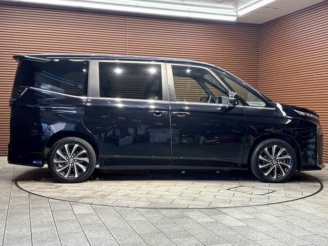 トヨタ ヴォクシーハイブリッドの画像18