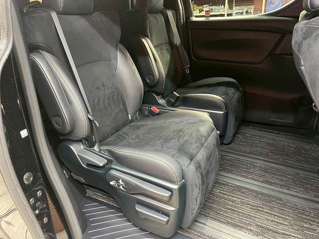 トヨタ アルファードの画像8