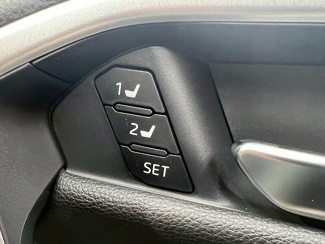 RAV4Adventure “OFFROAD packageII”(ハイブリッド 内装他