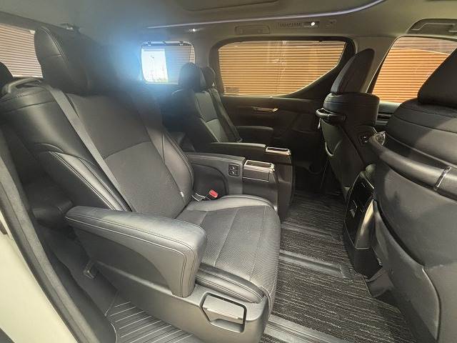 トヨタ ヴェルファイアの画像9