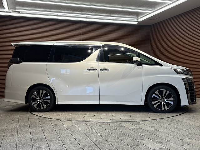 トヨタ ヴェルファイアの画像18