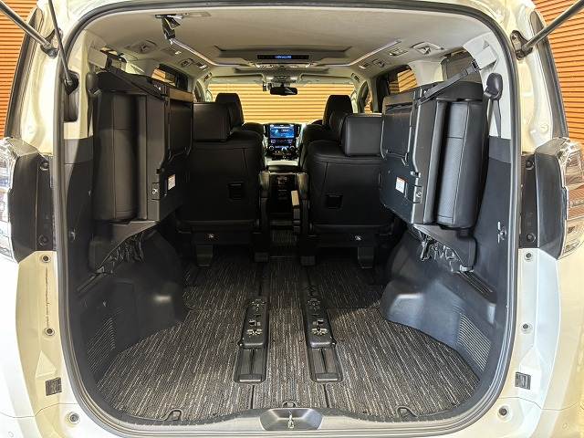 トヨタ ヴェルファイアの画像20