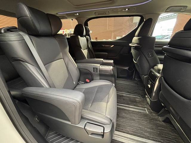 トヨタ アルファードの画像8